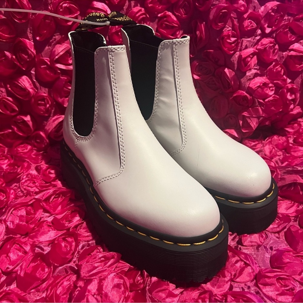 DR. MARTENS 2976 Quad Platform Womens White Chelsea Boots - Picture 2 of 10